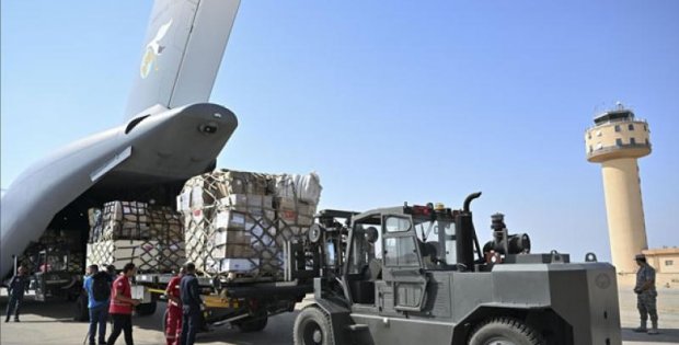 Gazze'ye yardım taşıyan 2 uçak daha Mısır'a ulaştı