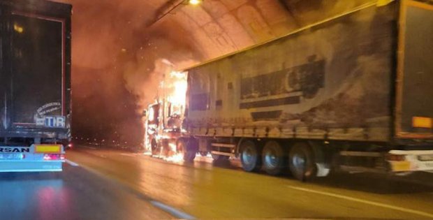 İzmir'de Bayraklı Tünelleri'nde yangın: 38 kişi hastaneye kaldırıldı
