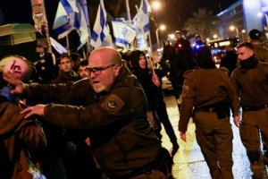 İsrail polisi 'soykırımı saklayamazsınız' pankartlarına el koydu