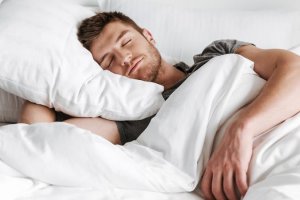 Uykuda 10 saniyelik nefes kaybı felç veya kalp krizine neden olabilir